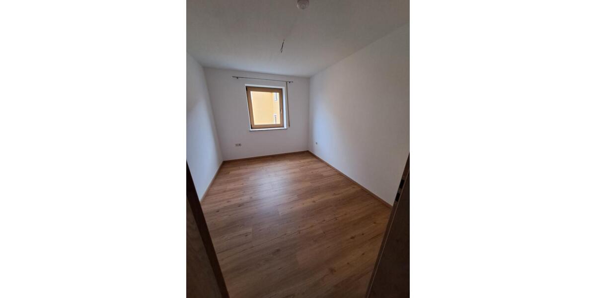 Dachgeschoßwohnung Parkstein - 3 Zimmer, 70 m&sup2;, 635&euro; | Angebot:26365021