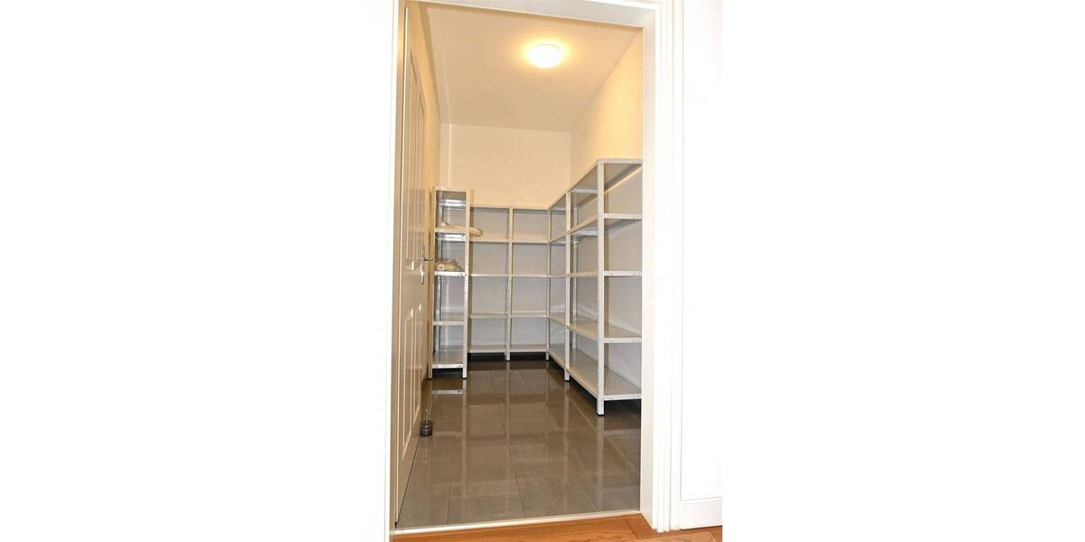 Etagenwohnung Stralsund Kniepervorstadt - 3 Zimmer, 156 m&sup2;, 1.720&euro; | Angebot:26902405