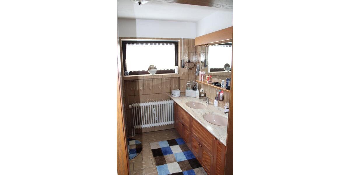 Provisionsfreie helle 4-Zimmer-ETW (1. OG) in Top-Lage 4 zimmer