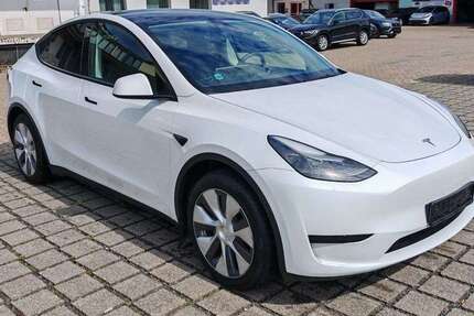 Tesla Model Y 139.398 km 27.970 &euro; Braunschweig 38112