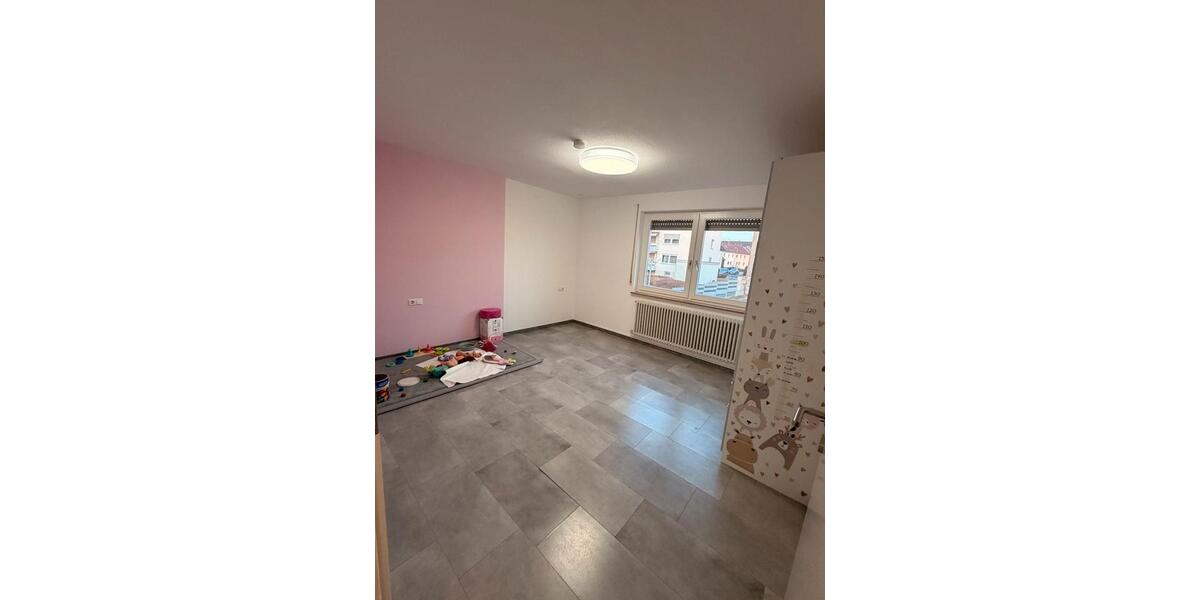 Etagenwohnung Reutlingen - 4 Zimmer, 120 m&sup2;, 440&euro; | Angebot:24624013