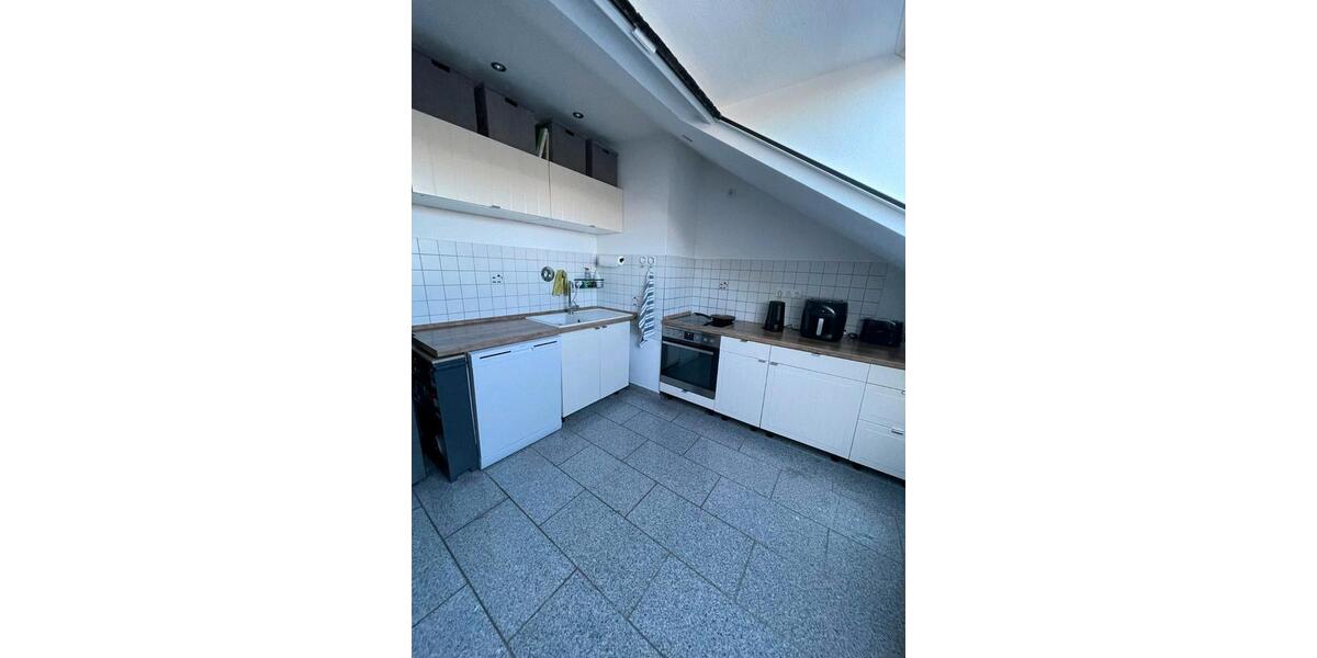 Dachgeschoßwohnung Neuss - 3 Zimmer, 65 m&sup2;, 630&euro; | Angebot:24802453