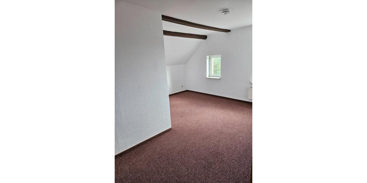 Dachgeschoßwohnung Oederan - 3 Zimmer, 78 m&sup2;, 390&euro; | Angebot:25874766