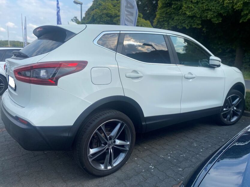 Nissan Qashqai 125.000 km 13.900 € Laubach 35321