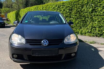 VW Golf 231.339 km 2.500 &euro; Lauf 77886