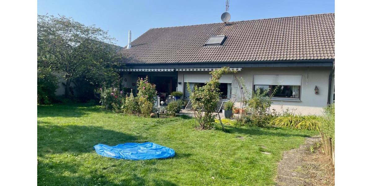 Großes Einfamilienhaus mit fantastischem Garten in toller Lage zimmer