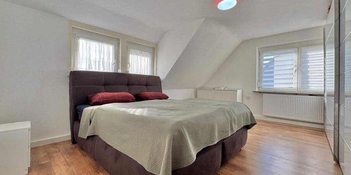 Mehrfamilienhaus, Wohnhaus Oberderdingen - 5 Zimmer, 130 m&sup2;, 395.000&euro; | Angebot:24545040