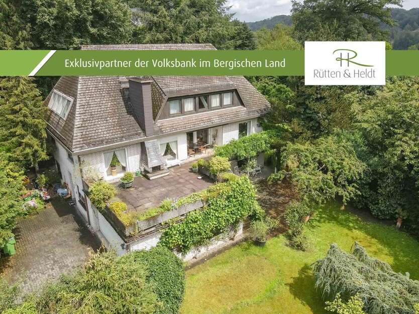 Haus zum Kaufen in Gummersbach 599.000 € 308 m² 10 zimmer