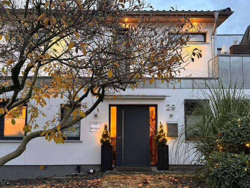 Haus zum Kaufen in Essen 1.570.000 € 303 m²