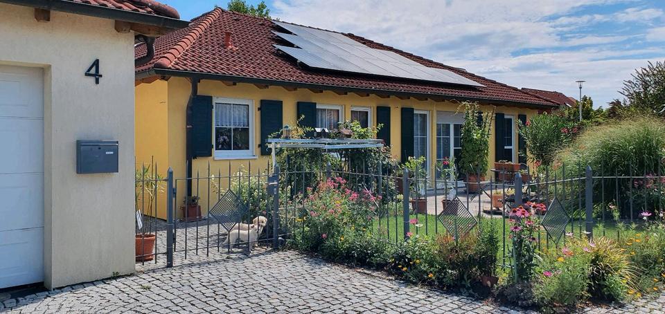 Bungalow, barrierefrei mit Garage, Gartenhaus