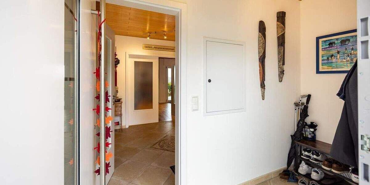 Einfamilienhaus mit Einlieger, Garage, Doppel-Carport und schönem Garten 7 zimmer