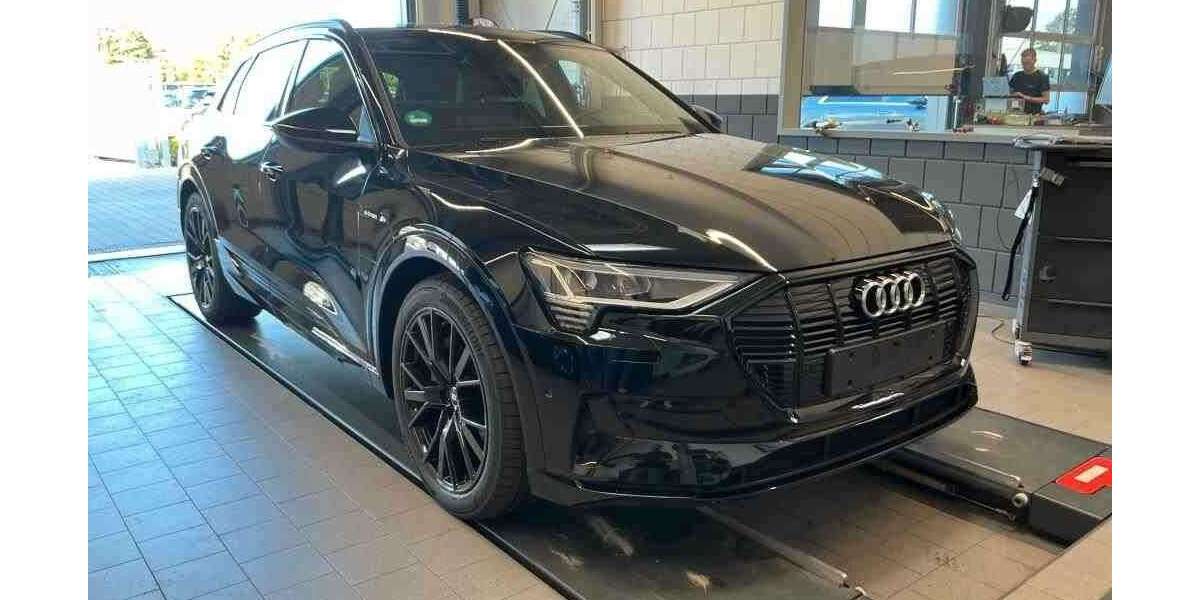 Audi e-tron 30.500 km 31.450 &euro; Salzgitter 38259