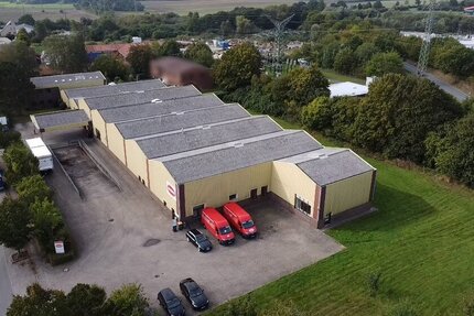 Energieeffiziente Lager und Produktionshalle mit Bürotrakt