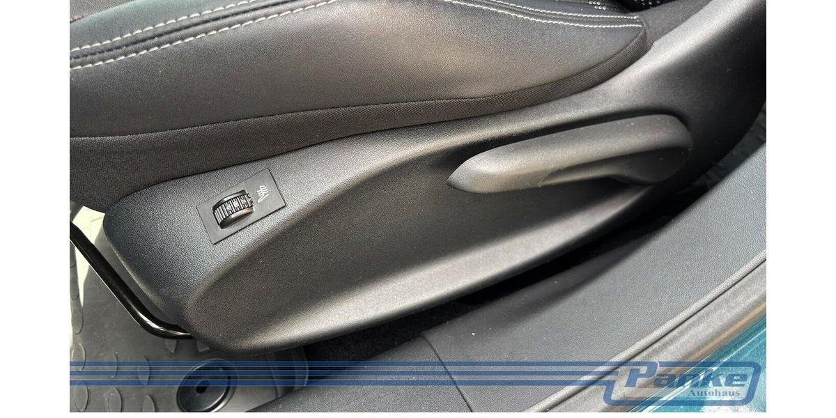 Peugeot 2008 Allure*AHK*Navi*Car-play*SHZ*LED*Tempo* 103.785 km 11.890 &euro; Berlin 13187