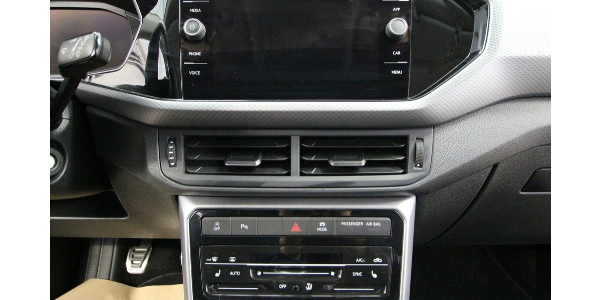 VW T-Cross TSI OPF Active LED+NAVI+KAMERA+ACC 46.636 km 19.900 &euro; Hagenow 19230