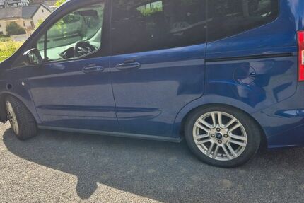 Ford Tourneo Courier 112.500 km 7.500 &euro; Löhnberg 35792