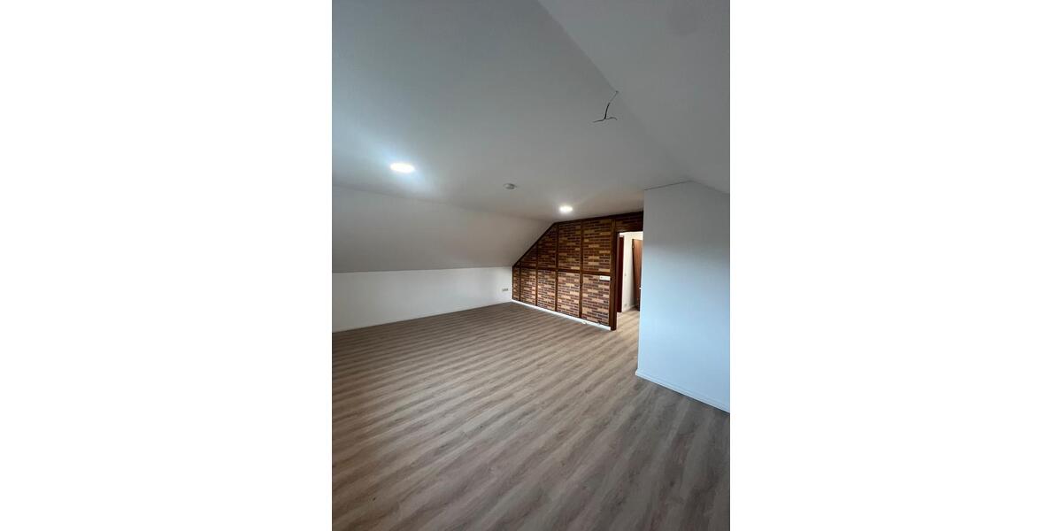 Dachgeschoßwohnung Dörentrup - 2.5 Zimmer, 68 m&sup2;, 400&euro; | Angebot:26391611