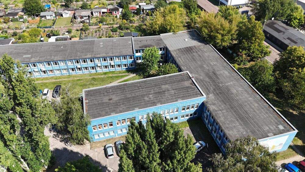 Provisionsfrei: Bürogebäude mit Ausbaupotenzial und genehmigter Hotelperspektive zimmer