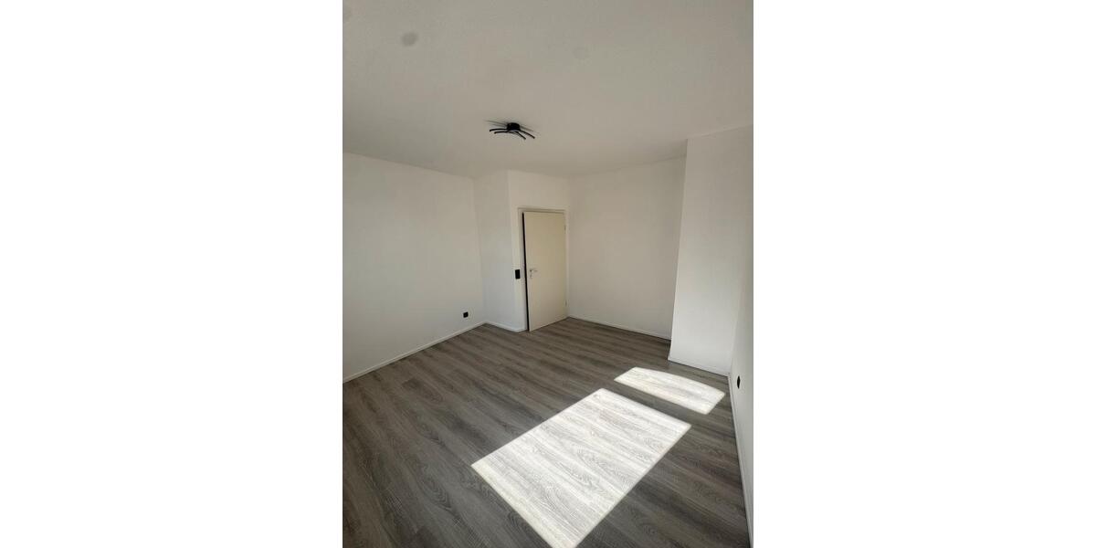 Erdgeschoßwohnung Hennef (Sieg) - 3 Zimmer, 80 m&sup2;, 1.000&euro; | Angebot:25405158