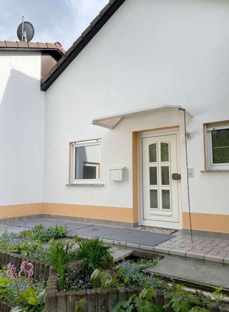 Haus zum Kaufen in Schneckenlohe OT Beikheim 235.000 € 142 m²