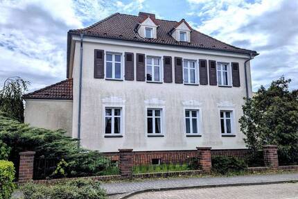 Wohnen & Arbeiten unter einem Dach: Stilvolles Zweifamilienhaus mit Gartenparadies 8 zimmer