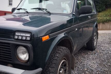 Lada Niva 99.500 km 11.600 € Karlsbad 76307