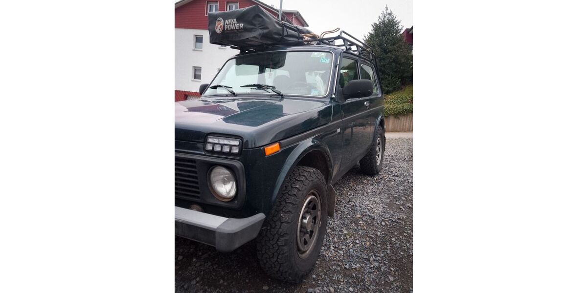 Lada Niva 99.500 km 11.600 &euro; Karlsbad 76307