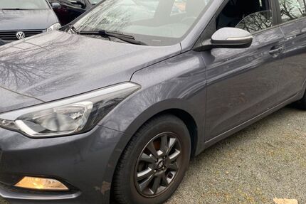 Hyundai i20 61.937 km 9.450 &euro; Hamburg 22419