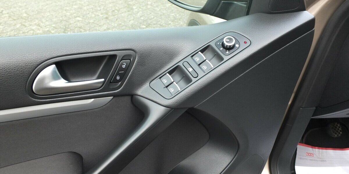 VW Tiguan WM26:CUP SPORT NAVI PARKPILOT TEMPOMAT 87.859 km 10.908 &euro; Köln 50858