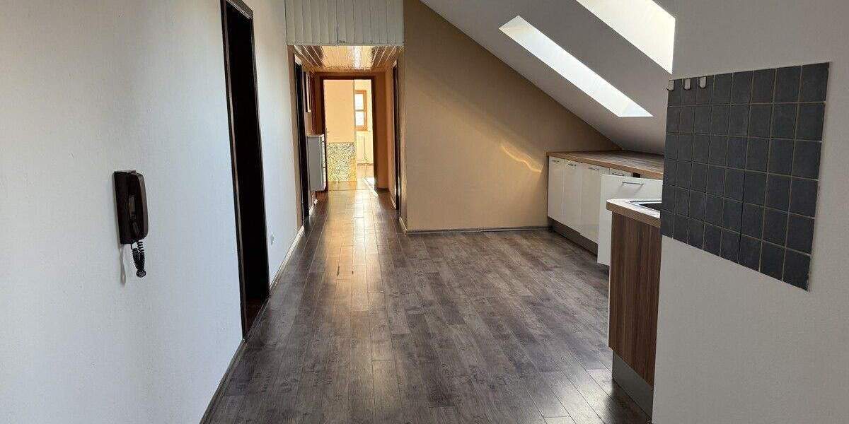 Etagenwohnung Nittendorf - 5 Zimmer, 112 m&sup2;, 299.000&euro; | Angebot:23972758