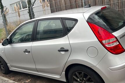 Hyundai i30 144.000 km 3.900 &euro; Frankfurt am main 65933