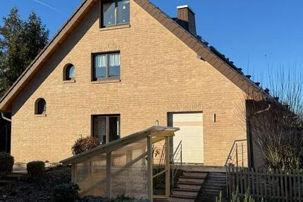 Einfamilienhaus mit Keller und Garage zimmer