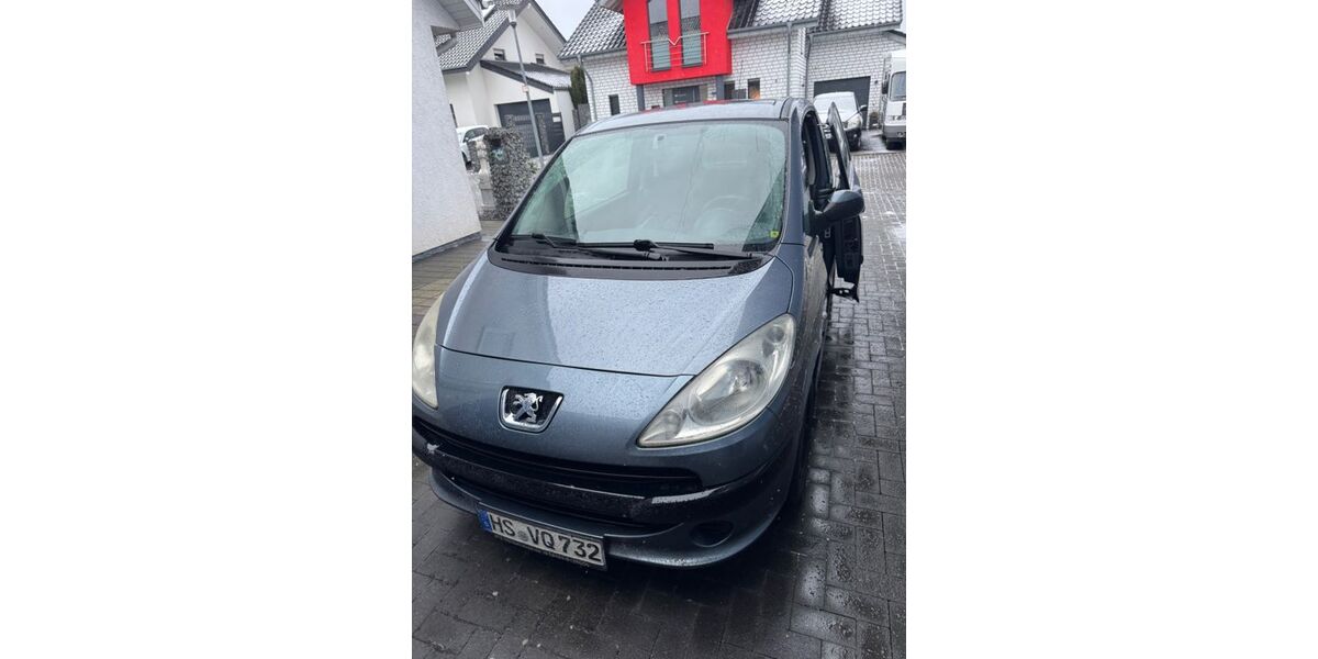 Peugeot 1007 136.796 km 2.555 &euro; Wassenberg 41848