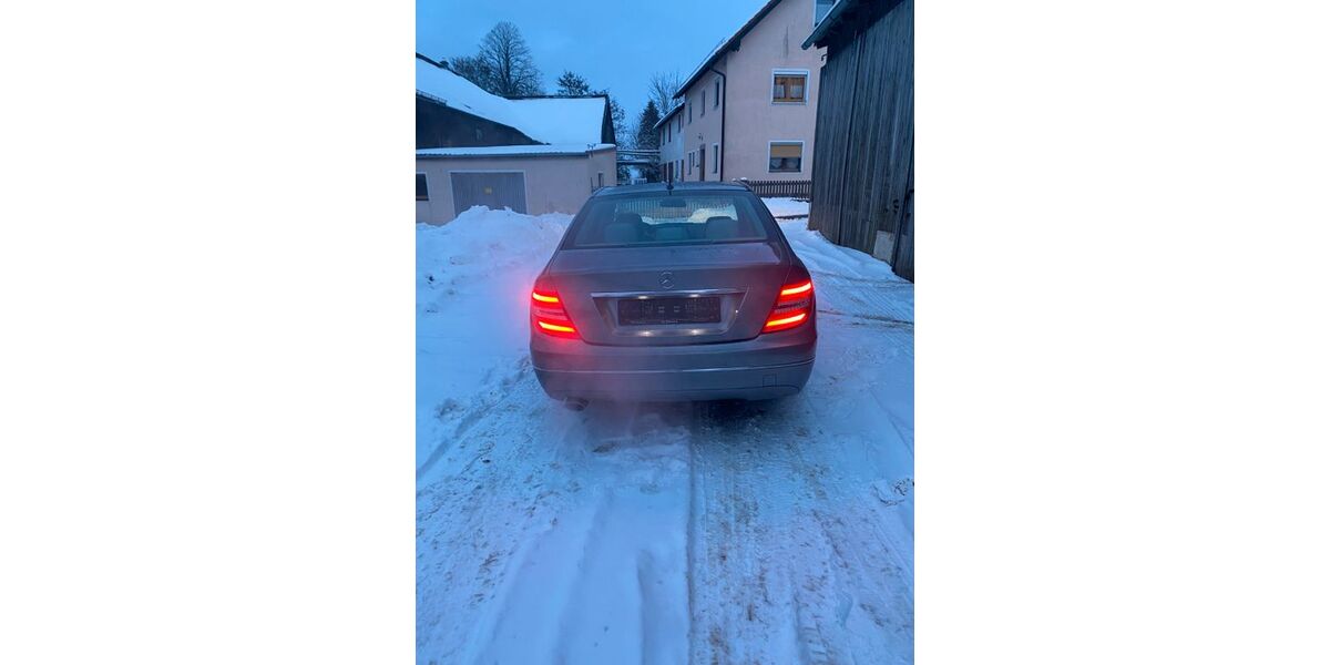 Mercedes-Benz 200 52.400 km 13.700 &euro; Erbendorf 92681