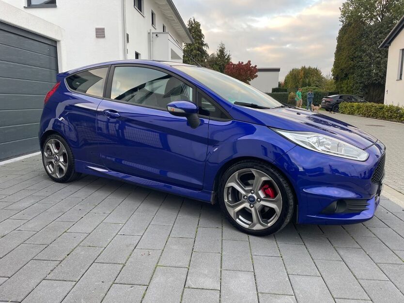 Ford Fiesta 90.941 km 9.400 € Schwerte 58239