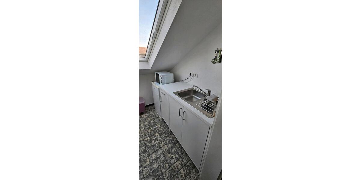 Dachgeschoßwohnung Ulm Donautal - 20 Zimmer, 40 m&sup2;, 720&euro; | Angebot:25422663