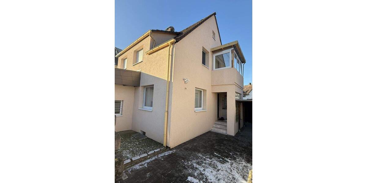 Gemütliches und gepflegtes Einfamilienhaus mit einem kleinen Hof! 6 zimmer