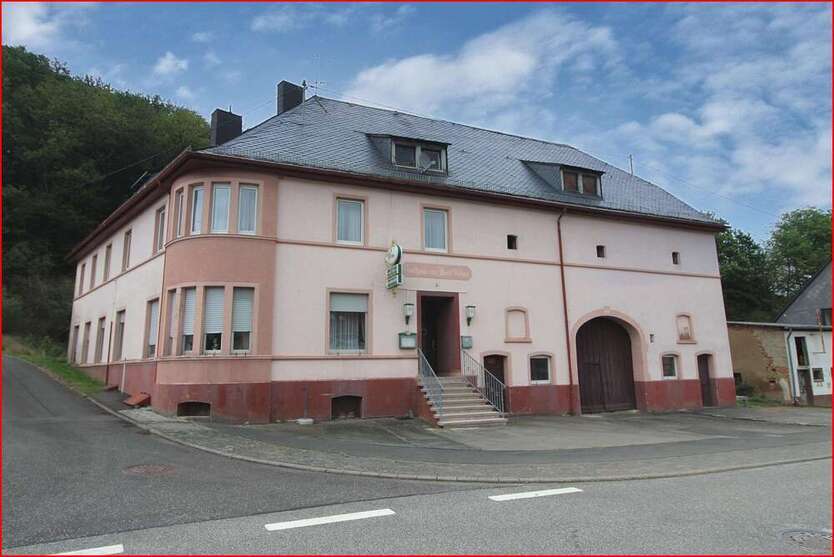 Haus zum Kaufen in Niederhambach 230.000 € 170 m²