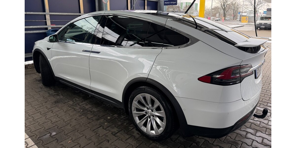 Tesla Model X 153.000 km 39.000 &euro; Berlin 10178
