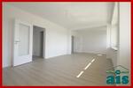 ais GmbH bietet an: 3 Zimmer Wohnung mit Balkon und Einbauküche!