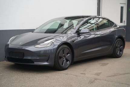 Tesla Model 3 35.471 km 25.950 &euro; Mönchengladbach 41236