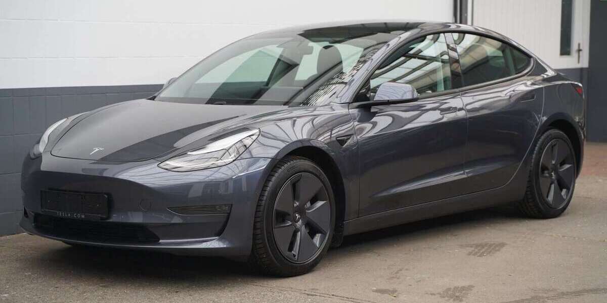 Tesla Model 3 35.471 km 25.950 &euro; Mönchengladbach 41236