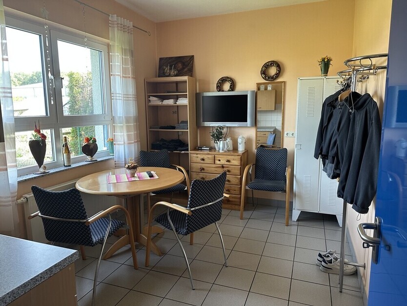 Großzügiges Wohnen und Arbeiten vereint Einfamilienwohnhaus mit Gewerbeeinheit!