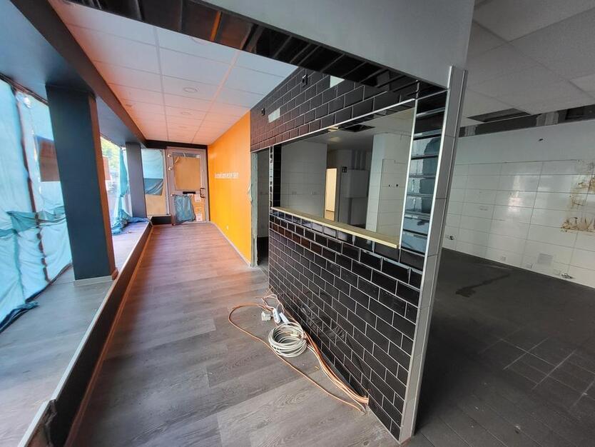 Toplage am Kaiserwall – Gastronomiegeeignete Ladenfläche mit Stil & Sichtbarkeit! zimmer