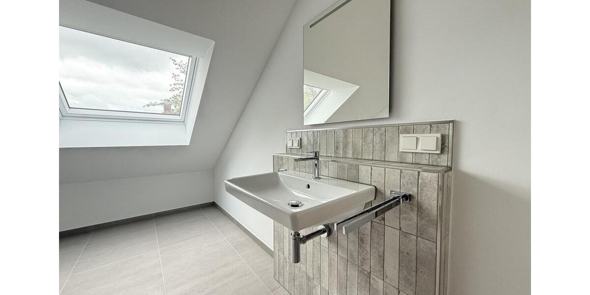 Dachgeschoßwohnung Bremen Schwachhausen - 2 Zimmer, 92 m&sup2;, 1.750&euro; | Angebot:26676601