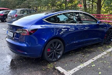 Tesla Model 3 120.620 km 24.100 &euro; Hamburg 22763