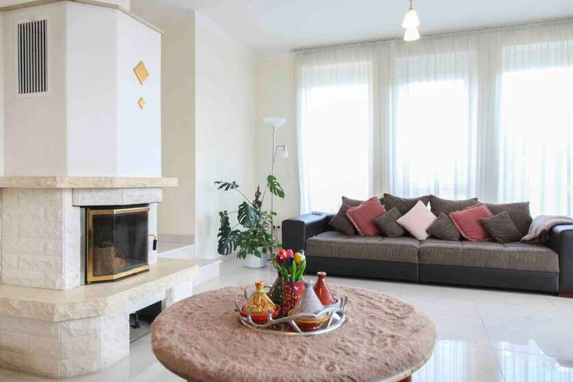 Haus zum Kaufen in Adelsdorf 970.000 € 220 m²