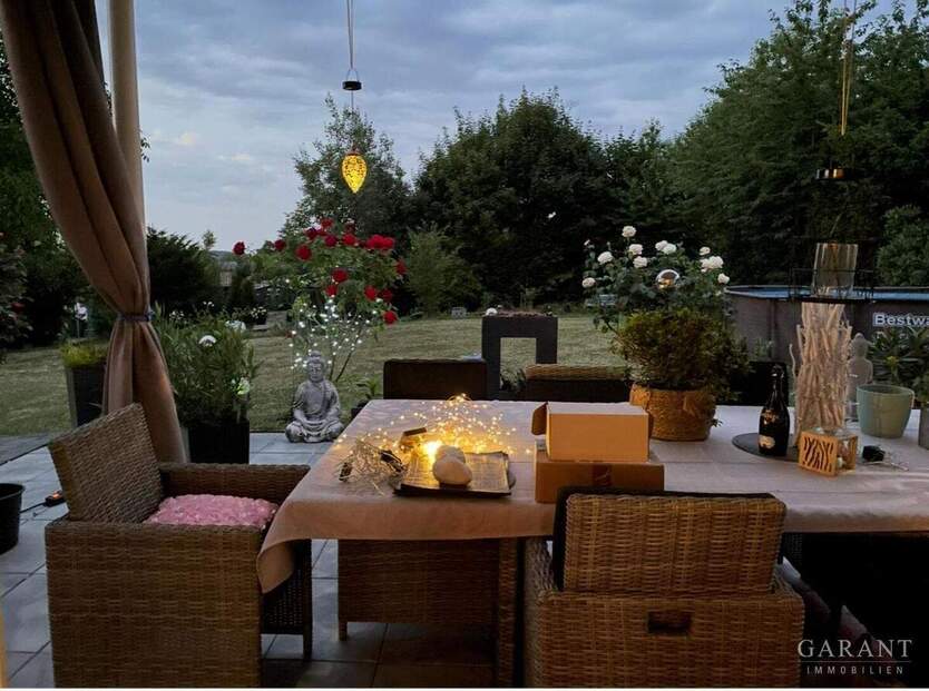 Exklusives Dreifamilienhaus von 2011 mit Wärmepumpe, Solar & 1.510 qm Grundstück 9 zimmer