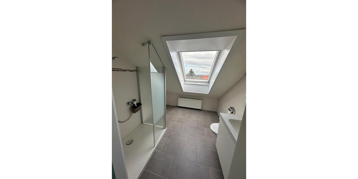 Dachgeschoßwohnung Erfurt Hochheim - 2 Zimmer, 52 m&sup2;, 600&euro; | Angebot:25561210