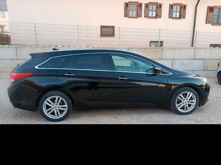 Hyundai i40 160.000 km 8.550 &euro; Regensburg 93057